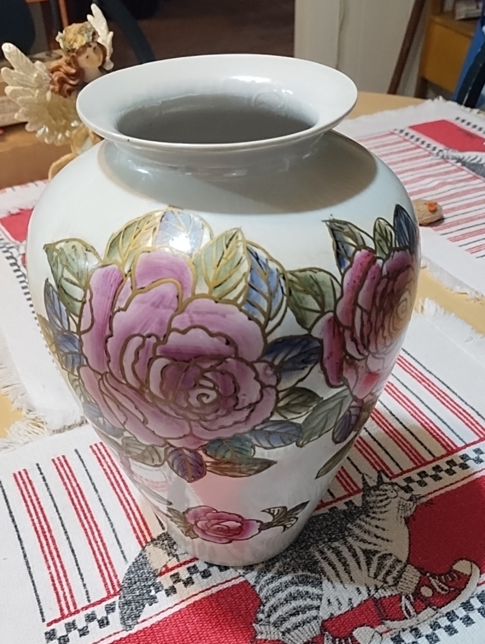 Vintage Unbranded Floral Ceramic Vase in Pink and Green VGC.